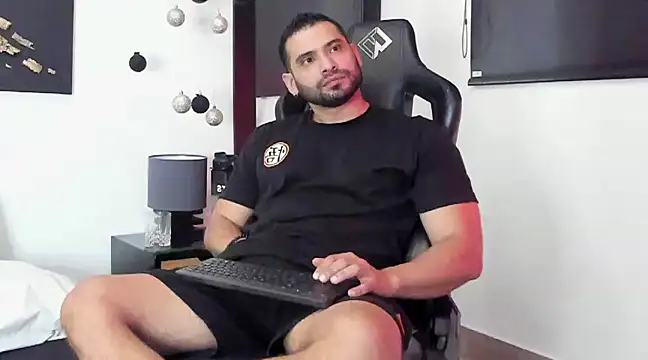 Snapshot of Dereck_vega chatting on 12.11.24 Dereck vega online show from 12.11.24