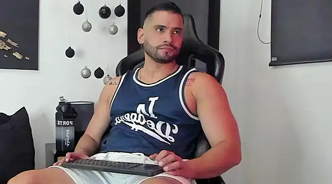 Snapshot of Dereck_vega chatting on 12.19.24 Dereck vega online show from 12.19.24