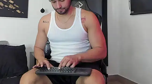 Snapshot of Dereck_vega chatting on 12.28.24 Dereck vega online show from 12.28.24