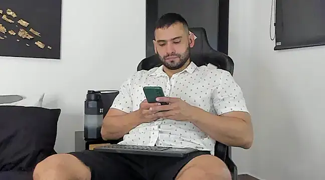 Snapshot of Dereck_vega chatting on 01.19.25 Dereck vega online show from 01.19.25