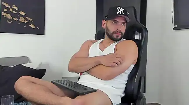 Snapshot of Dereck_vega chatting on 02.01.25 Dereck vega online show from 02.01.25