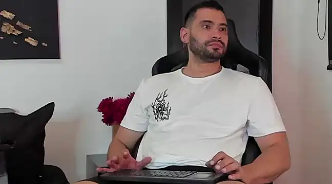 Snapshot of Dereck_vega chatting on 02.27.25 Dereck vega online show from 02.27.25