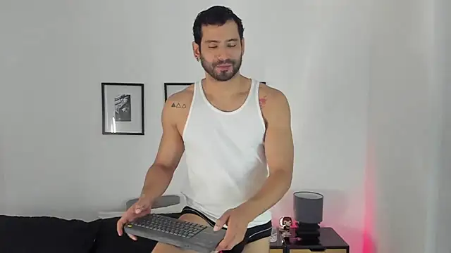 Snapshot of Dereck_vega chatting on 09.21.25 Dereck vega online show from 09.21.25