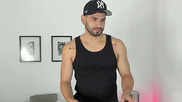 Snapshot of Dereck_vega chatting on 11.01.25 Dereck vega online show from 11.01.25