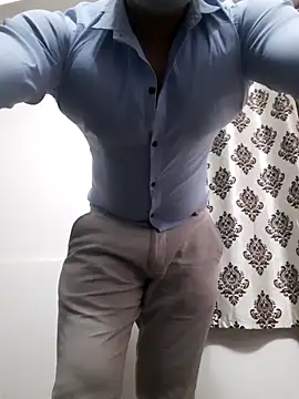 Snapshot of Guyinshortss chatting on 02.20.26 Guyinshortss online show from 02.20.26