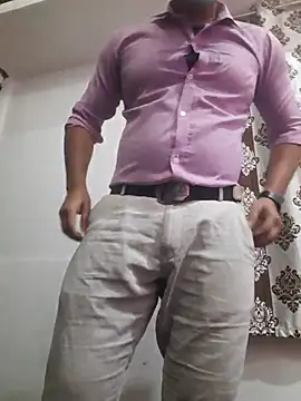 Snapshot of Guyinshortss chatting on 02.21.26 Guyinshortss online show from 02.21.26