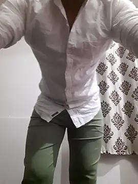 Snapshot of Guyinshortss chatting on 02.27.26 Guyinshortss online show from 02.27.26