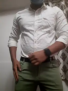 Snapshot of Guyinshortss chatting on 03.20.26 Guyinshortss online show from 03.20.26