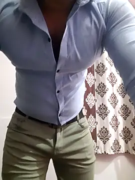 Snapshot of Guyinshortss chatting on 03.23.26 Guyinshortss online show from 03.23.26