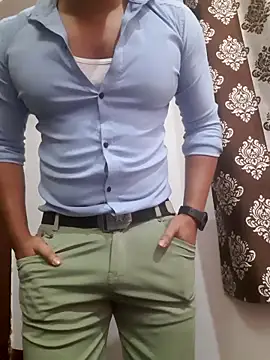 Snapshot of Guyinshortss chatting on 03.31.26 Guyinshortss online show from 03.31.26