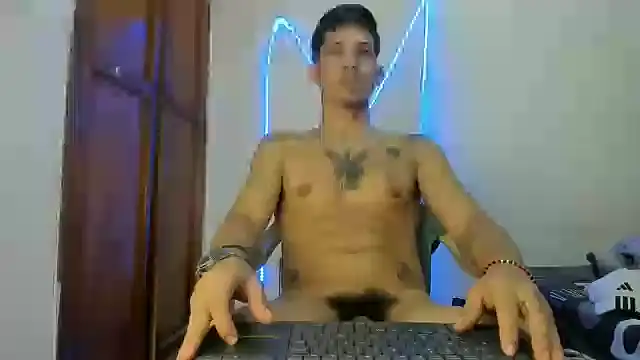 Snapshot of MasterSEX420 chatting on 12.20.25 MasterSEX420 online show from 12.20.25