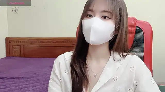 Snapshot of TrinhH_Nabbi chatting on 02.27.25 TrinhH Nabbi online show from 02.27.25