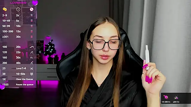 Snapshot of Sm0ly chatting on 12.17.24 Sm0ly online show from 12.17.24