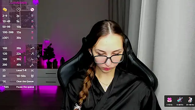 Snapshot of Sm0ly chatting on 12.18.24 Sm0ly online show from 12.18.24