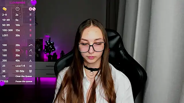 Snapshot of Sm0ly chatting on 12.29.24 Sm0ly online show from 12.29.24