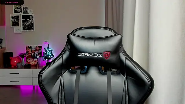 Snapshot of Sm0ly chatting on 01.27.25 Sm0ly online show from 01.27.25