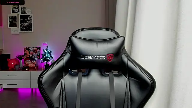 Snapshot of Sm0ly chatting on 02.03.25 Sm0ly online show from 02.03.25