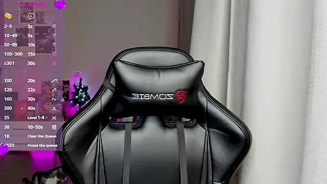 Snapshot of Sm0ly chatting on 02.04.25 Sm0ly online show from 02.04.25