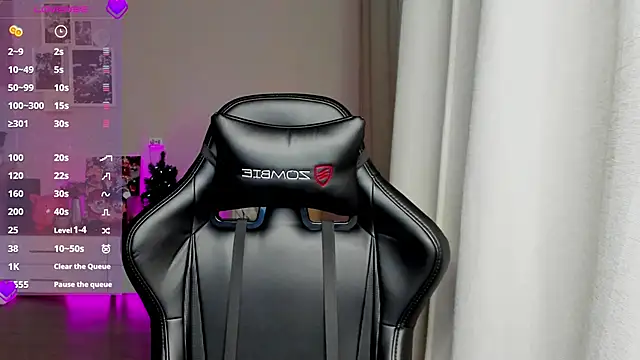 Snapshot of Sm0ly chatting on 02.06.25 Sm0ly online show from 02.06.25