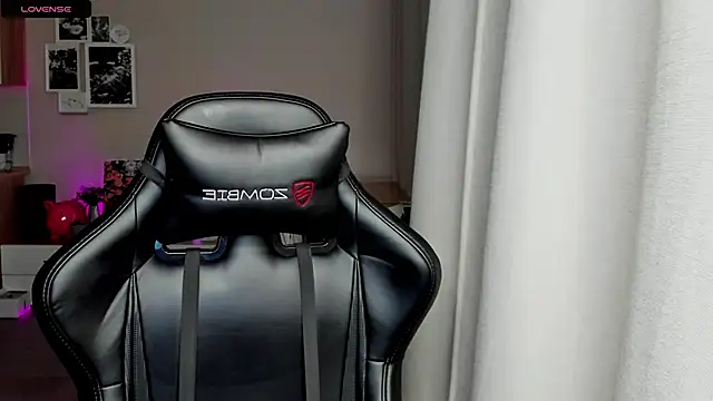 Snapshot of Sm0ly chatting on 02.11.25 Sm0ly online show from 02.11.25