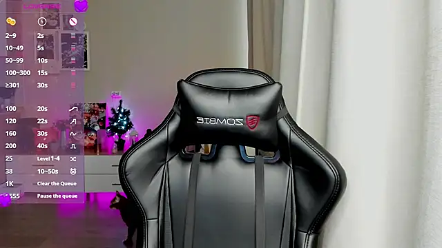 Snapshot of Sm0ly chatting on 02.12.25 Sm0ly online show from 02.12.25