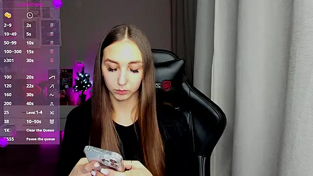 Snapshot of Sm0ly chatting on 02.13.25 Sm0ly online show from 02.13.25