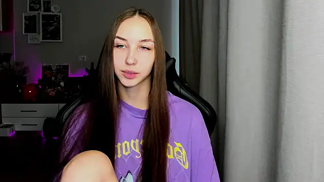 Snapshot of Sm0ly chatting on 09.24.25 Sm0ly online show from 09.24.25