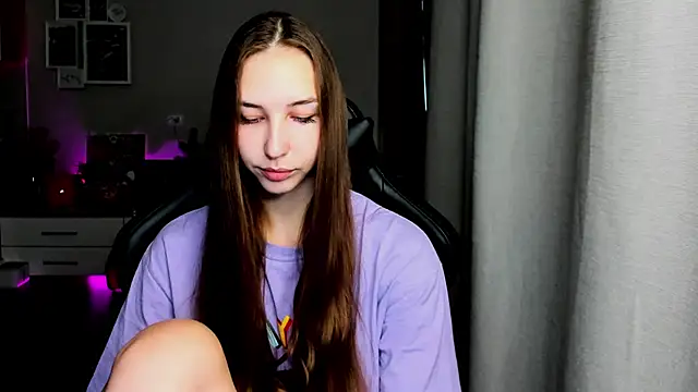 Snapshot of Sm0ly chatting on 10.02.25 Sm0ly online show from 10.02.25