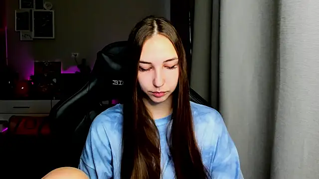 Snapshot of Sm0ly chatting on 10.04.25 Sm0ly online show from 10.04.25