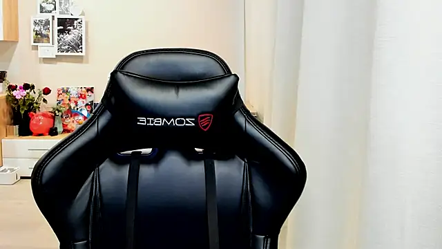 Snapshot of Sm0ly chatting on 10.17.25 Sm0ly online show from 10.17.25