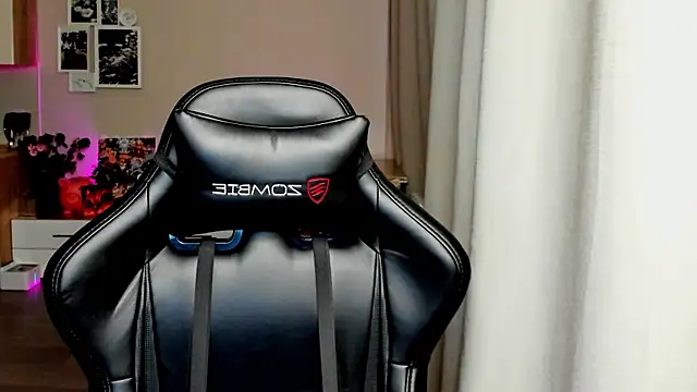 Snapshot of Sm0ly chatting on 10.21.25 Sm0ly online show from 10.21.25