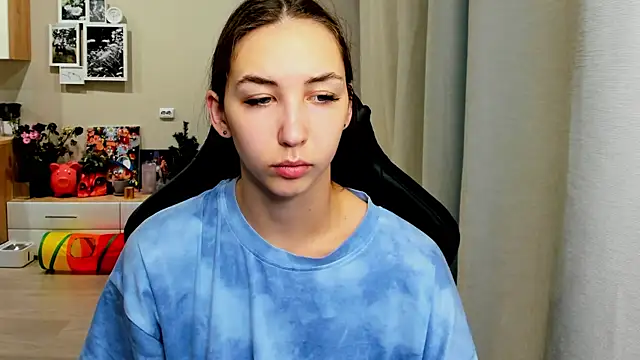 Snapshot of Sm0ly chatting on 10.22.25 Sm0ly online show from 10.22.25