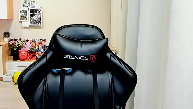 Snapshot of Sm0ly chatting on 10.24.25 Sm0ly online show from 10.24.25