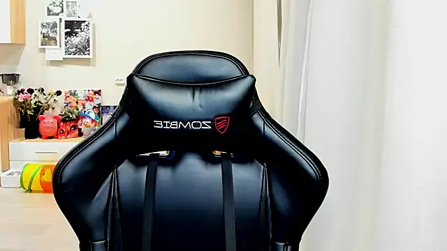 Snapshot of Sm0ly chatting on 10.25.25 Sm0ly online show from 10.25.25