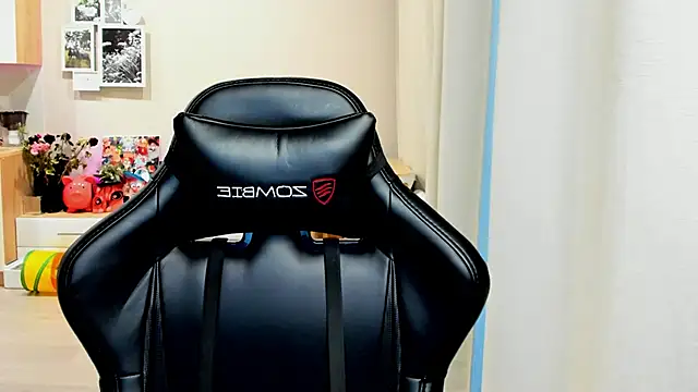 Snapshot of Sm0ly chatting on 10.26.25 Sm0ly online show from 10.26.25