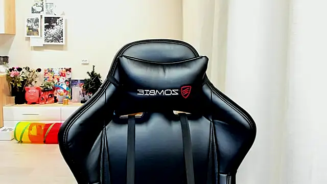 Snapshot of Sm0ly chatting on 10.27.25 Sm0ly online show from 10.27.25