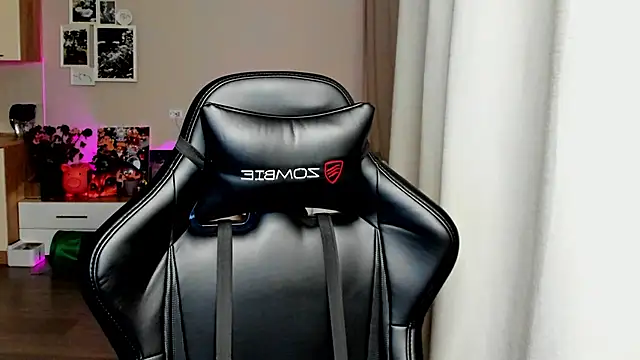 Snapshot of Sm0ly chatting on 10.30.25 Sm0ly online show from 10.30.25