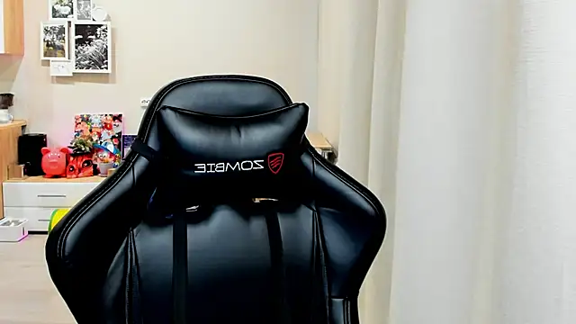 Snapshot of Sm0ly chatting on 10.31.25 Sm0ly online show from 10.31.25