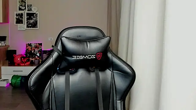 Snapshot of Sm0ly chatting on 11.23.25 Sm0ly online show from 11.23.25