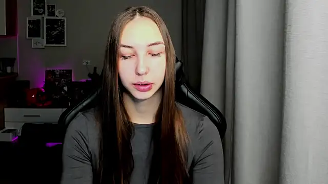 Snapshot of Sm0ly chatting on 11.24.25 Sm0ly online show from 11.24.25