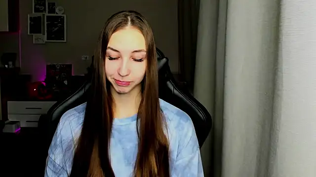 Snapshot of Sm0ly chatting on 12.04.25 Sm0ly online show from 12.04.25