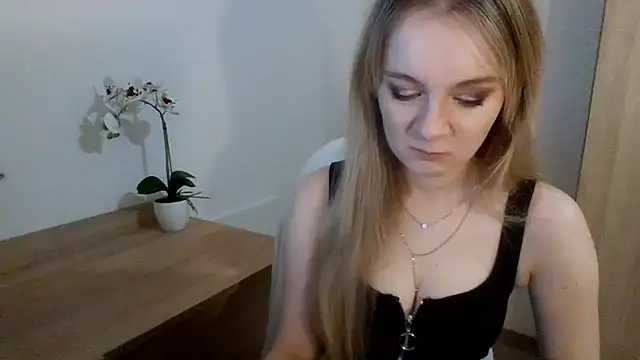 AlmaHoney online show from 02.04.25