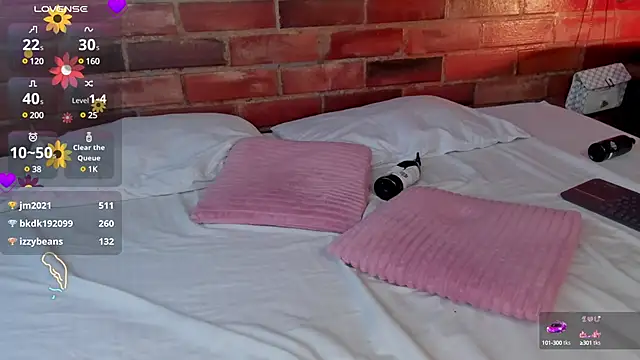 Snapshot of crystalvazquez chatting on 03.01.25 crystalvazquez online show from 03.01.25