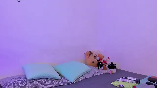 Snapshot of crystalvazquez chatting on 10.19.25 crystalvazquez online show from 10.19.25