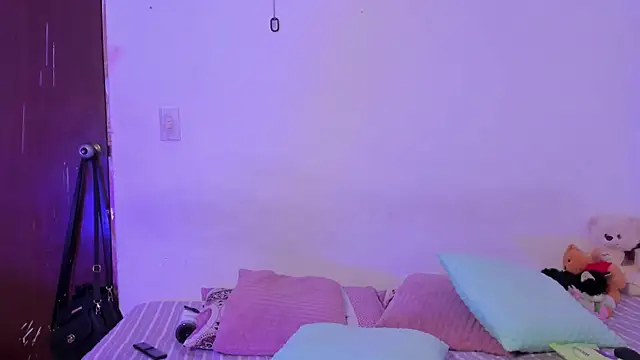 Snapshot of crystalvazquez chatting on 10.23.25 crystalvazquez online show from 10.23.25