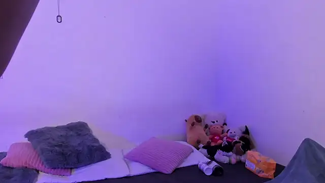 Snapshot of crystalvazquez chatting on 10.30.25 crystalvazquez online show from 10.30.25