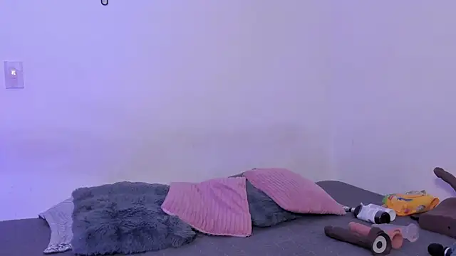 Snapshot of crystalvazquez chatting on 10.31.25 crystalvazquez online show from 10.31.25