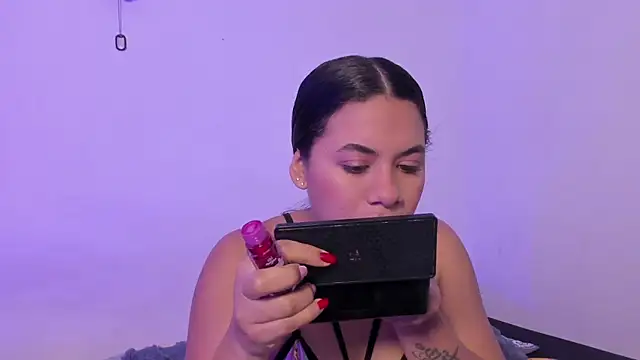 Snapshot of crystalvazquez chatting on 11.07.25 crystalvazquez online show from 11.07.25