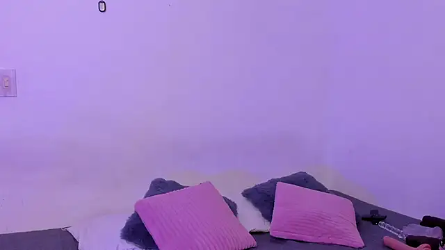 Snapshot of crystalvazquez chatting on 12.05.25 crystalvazquez online show from 12.05.25