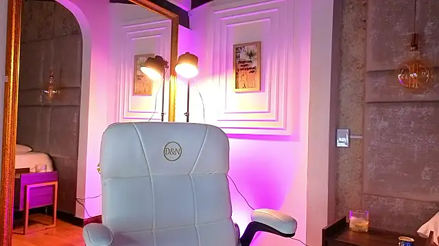 AlessiaLondon online show from 02.23.26